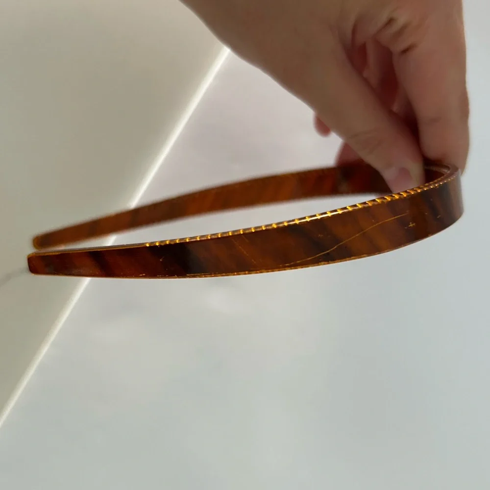 🦋 5/$25 - Vintage Tortoise Shell Brown Plastic Headband (from early 2000’s)